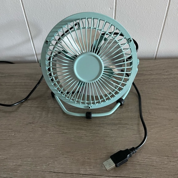 Mint green mini desktop fan 4” USB - Picture 3 of 5